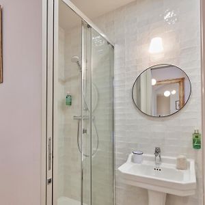 Privates Zimmer mit Queensize-Bett